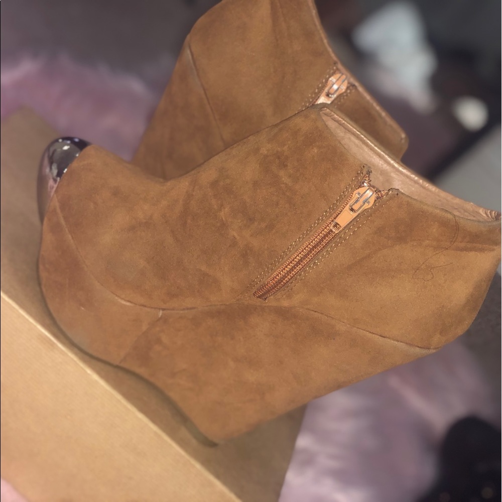Privileged Tan Booties - Picture 3 of 5